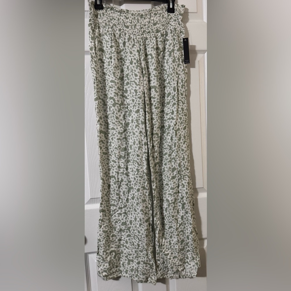 O'Neill Sage Green and White Floral Knit Detail